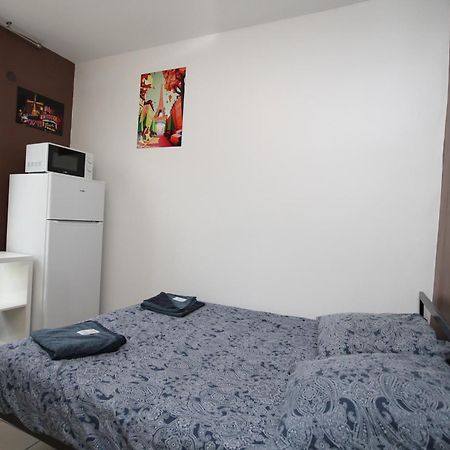 08 - Chambre Proche Paris Et Transports Avec Tv Wifi Saint-Denis (Seine-Saint-Denis) Exterior foto